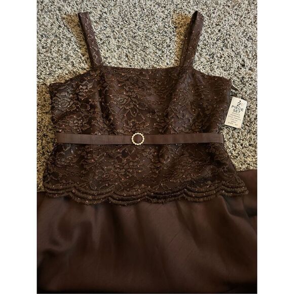 Jessica Howard from Dillards two piece gown size 4 petite. With matching jacket - Picture 12 of 16